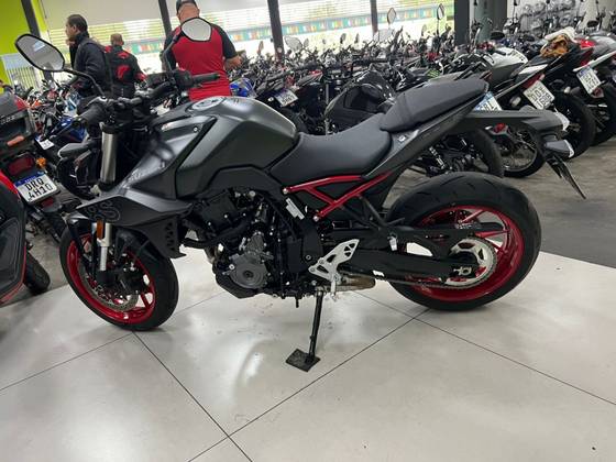 SUZUKI GSX-8S SUZUKI GSX-8S